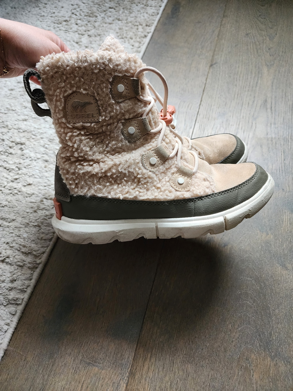 Sorel big Kids' Cozy Sherpa Winter Boots - Blush/Olive size 4 - waterproof